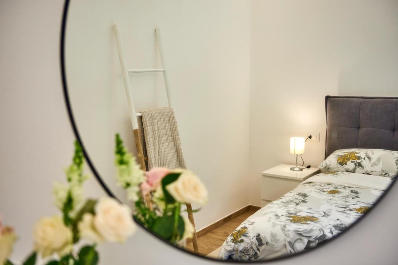 La Casa Di Lucia Lägenhet Lierna Exteriör bild